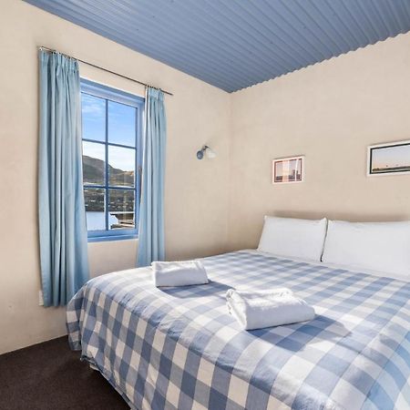 Sunny Lakeview Villa Queenstown Exteriör bild