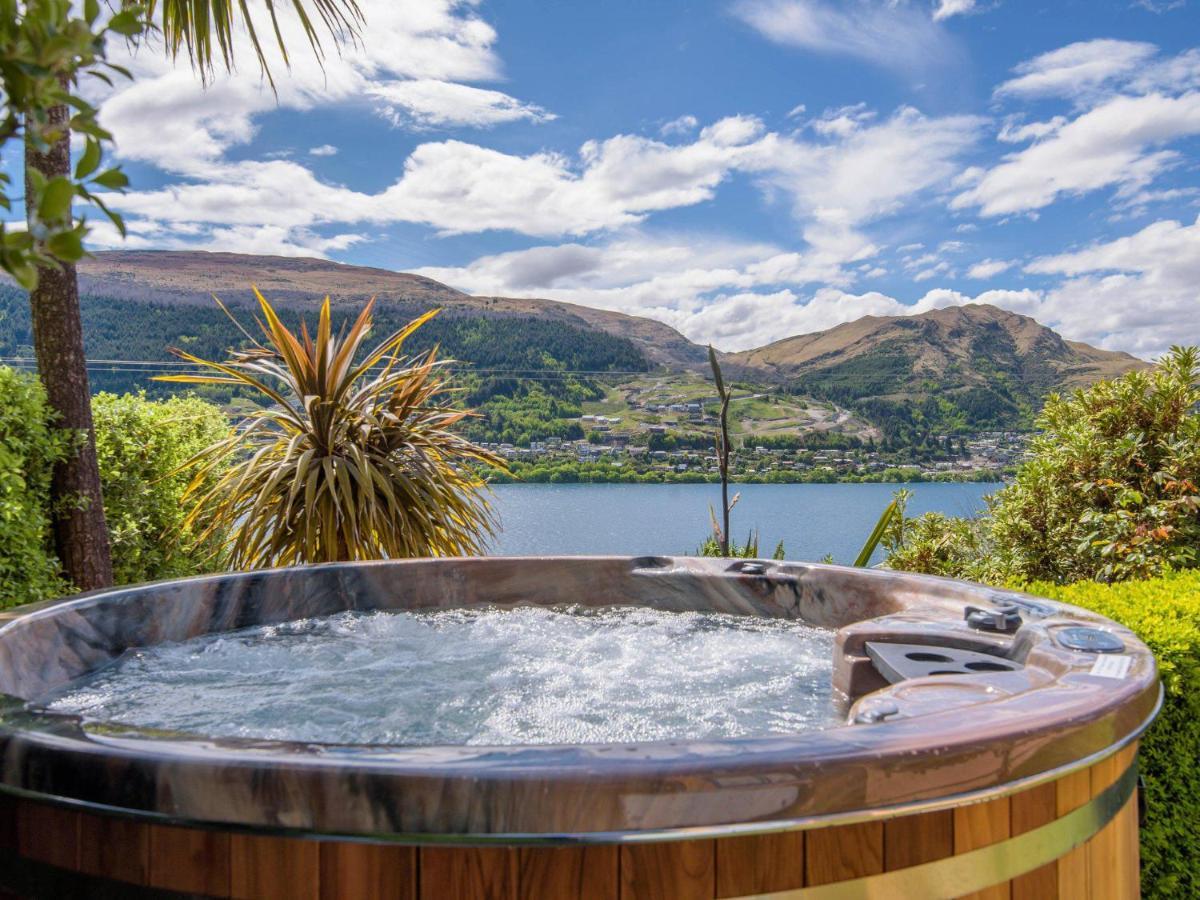 Sunny Lakeview Villa Queenstown Exteriör bild